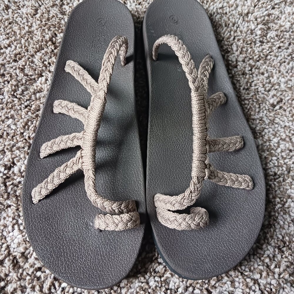 Plaka Women's sandals 9